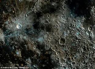 La composición se hizo con miles de imágenes de la luna. Fuente: Andrew McCarthy IG