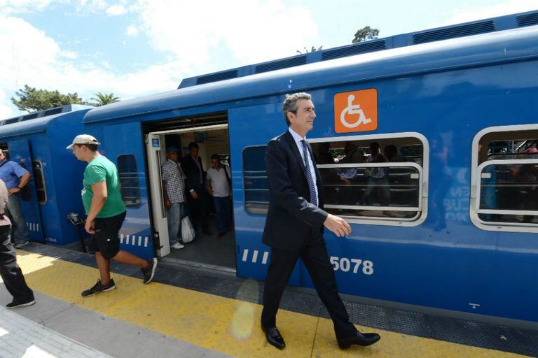 Florencio Randazzo estuvo en Hurlingham inaugurando una estación de tren de la línea San Martín, coches que ahora serán reemplazados