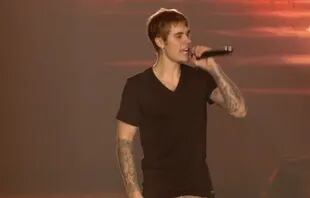 Justin Bieber interpretó "Let Me Love You" en los AMAs