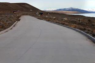 Austral, empresa de Báez, hizo el camino asfaltado que va hasta el terreno frente al Lago Argentino