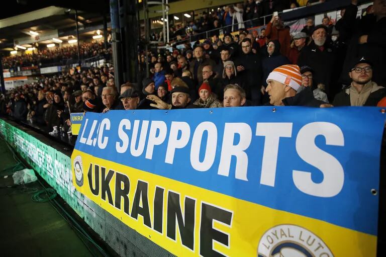 
Este miércoles, Chelsea juega por la FA Cup; hinchas de Luton apoyaron a Ucrania