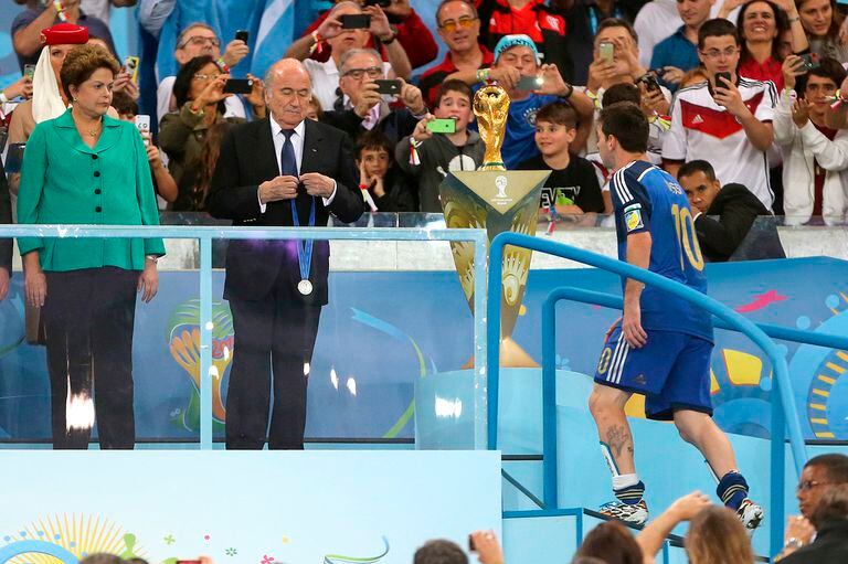 Mejor jugador de Brasil 2014 según FIFA, pero derrota dolorosísima: Messi empieza a procesar la caída en la final de Mundial, contra Alemania.