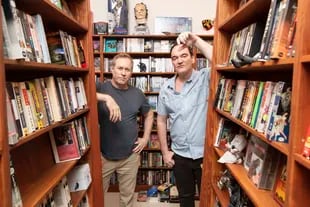 Roger Avary, a la izquierda, y Quentin Tarantino, los conductores del podcast sobre cine Video Archives Podcast de Sirius XM, que toma el nombre del videoclub en el que el cineasta se formó como espectador y puede escucharse en Spotify