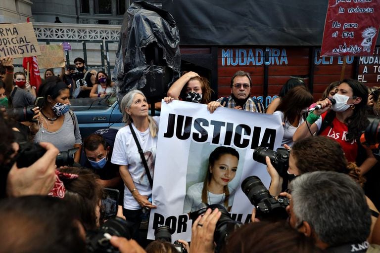 Patricia Nasutti, la madre de Úrsula, se acercó a la convocatoria de Ni Una Menos luego de reunirse en la Casa Rosada con el presidente Alberto Fernández