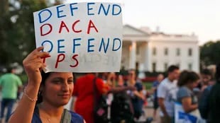 Los inmigrantes protestan frente en distintas ciudades de EE.UU. en contra del programa que pone fin al "sueño Americano"