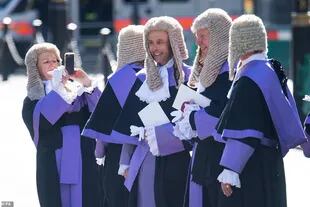 Jueces de la Corte Suprema, con sus togas y sus pelucas.