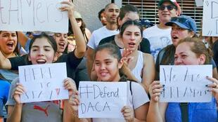 Los inmigrantes protestan frente en distintas ciudades de EE.UU. en contra del programa que pone fin al "sueño Americano"