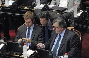 Massot, Laspina y Negri, ayer, durante la sesión en Diputados