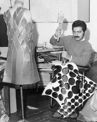 Paco Rabanne jugó con la intersección de la manufactura en acabados de apariencia industrial 