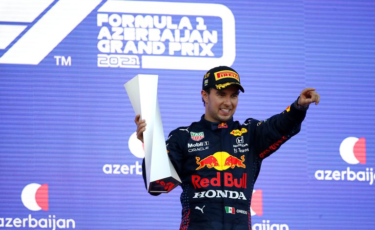 El hombre más feliz en una carrera con un desenlace increíbe: Sergio Pérez en el podio de Bakú