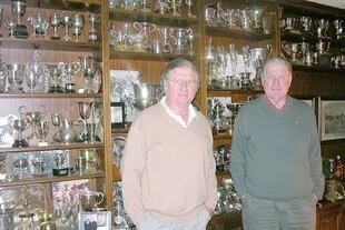 Los Harriott, Alfredo y Juancarlitos, y la vitrina de trofeos hace 10 años: se los robaron