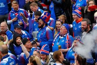 Los hinchas islandeses, expectantes ante el debut mundialista