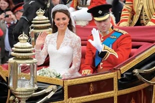 El vestido de novia que lució Kate Middleton en su boda con el príncipe William en 2011 habría costado £250,000