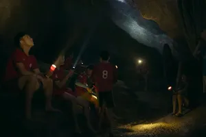 La estremecedora historia de los niños atrapados en una cueva que Netflix transformó en miniserie