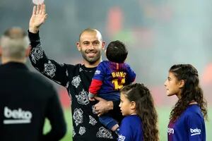Una noche de emoción y ovaciones para Mascherano en el Camp Nou