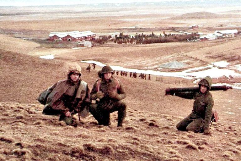 Soldados conscriptos en las bases militares del litoral marítimo patagónico, durante la guerra de Malvinas