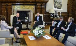 Bullrich, Lifschitz, Macri, Peña y Frigerio, ayer en el despacho presidencial