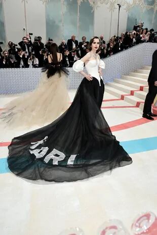 NEW YORK, NEW YORK - MAY 01: Lily Collins attends The 2023 Met Gala Celebrating "Karl Lagerfeld: A Line Of Beauty" at The Metropolitan Museum of Art on May 01, 2023 in New York City.   Jamie McCarthy/Getty Images/AFP (Photo by Jamie McCarthy / GETTY IMAGES NORTH AMERICA / Getty Images via AFP)