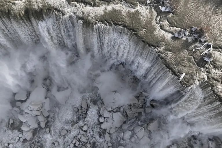 Niagara Falls Freezes Amid Extreme Cold