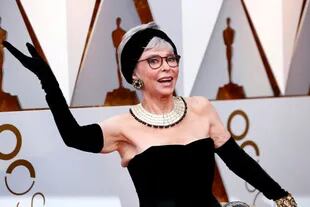 Rita Moreno, usando el mismo vestido con el que ganó el Oscar en 1962