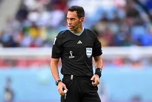 O árbitro argentino Facundo Tello dirigiu a partida entre Suíça e Camarões