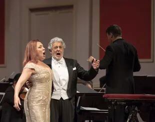 Plácido Domingo, la soprano María José Siri y el maestro Jordi Bernàcer, al frente de la Orquesta Estable