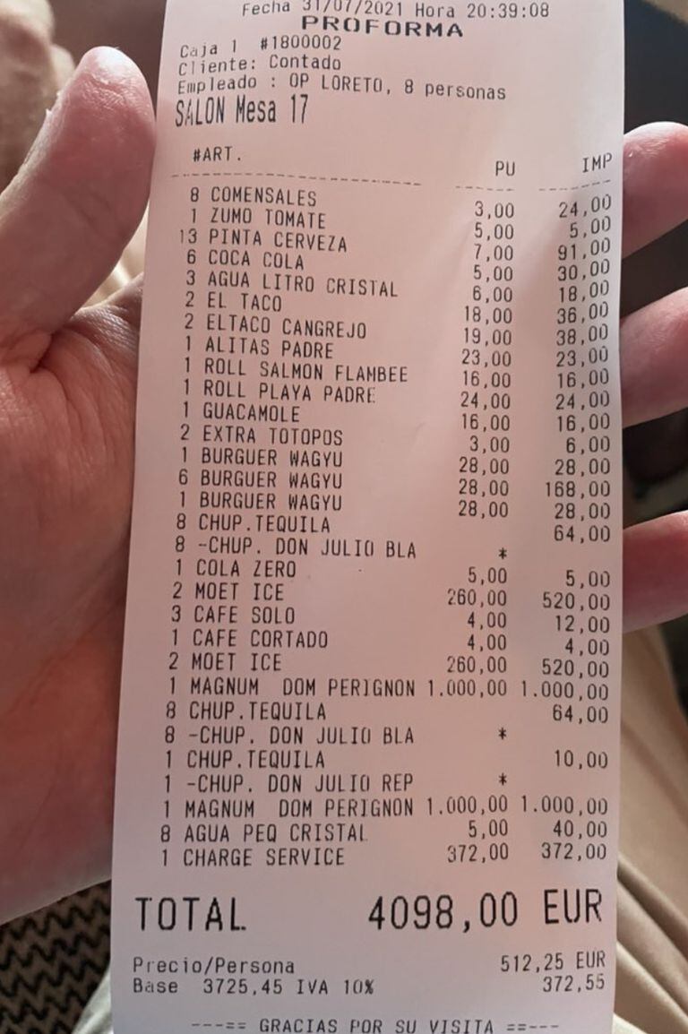 Exhibió el ticket de la cena en la que gastó más de 4000 euros (casi 500.000 pesos) y se quejó por el costo del servicio de mesa