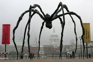 Maman, una de sus esculturas más famosas, expuesta en la entrada de la Tate Modern de Londres 