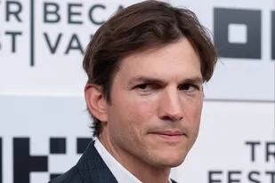 Ashton Kutcher tuvo una rara enfermedad que lo dejó sin ver ni oír por un tiempo