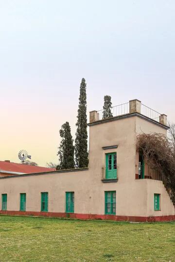 La casa y taller de la artista Desirée De Ridder en un casco de estancia diseñado por Jorge Bustillo