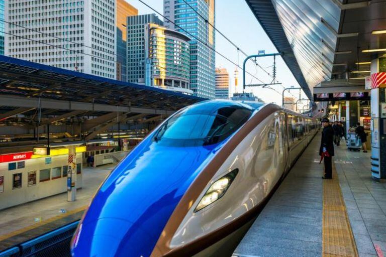 El Shinkansen, el tren bala de Tokio, una de las ciudades futuristas