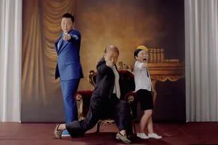 Psy, en el video de "Daddy"