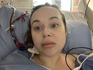 Julia se recuperó en el hospital durante cinco semanas después de la extenuante cirugía