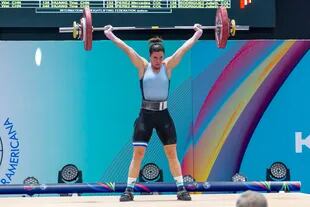 Tatiana Ullua ganó la medalla de bronce en la categoría 64 kilos, con un total de 203