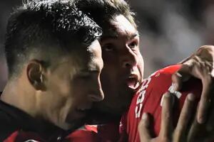 Colón volvió a la Copa Libertadores con una victoria que sus hinchas no olvidarán