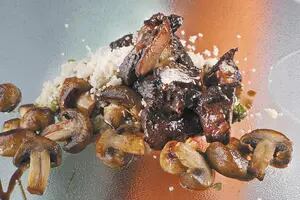 Cocido de carne y hongos