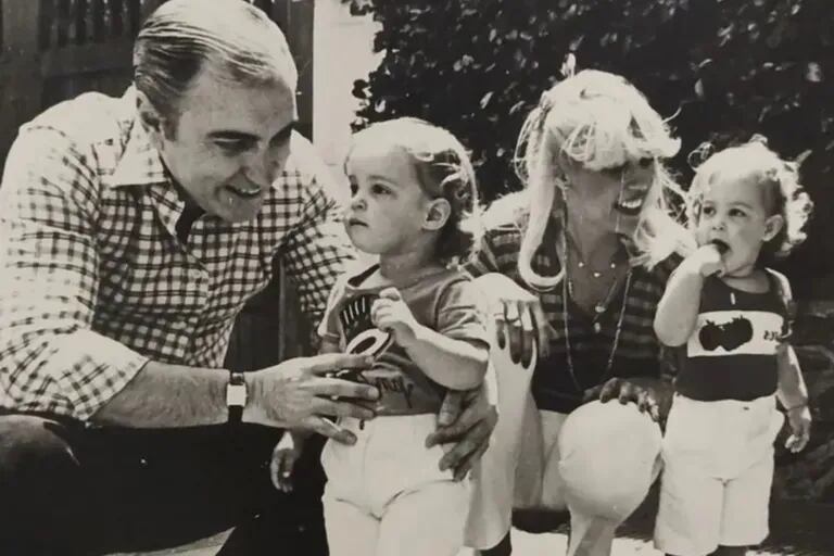 Cacho Fontana y Liliana Caldini junto a Ludmila y Antonella