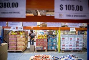El gobernador Ricardo Quintela puso en marcha un supermercado estatal