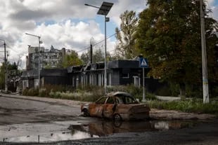 Überreste der Zerstörung in Swjatohirsk, Ostukraine 