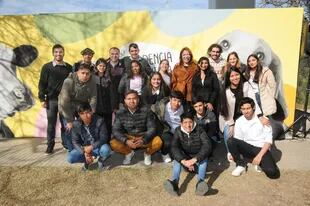 Los jóvenes que estudian Veterinaria en la Universidad de Rosario junto a quienes lo hicieron posible: Gerdau y Fundación Sí.