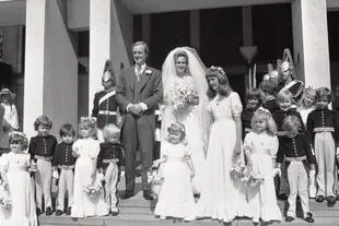Camilla Shand and Major Andrew Parker-Bowles pose with their pageboys and bridesmaids after their wedding at the Guards Chapel, Wellington Barracks, 4th July 1973. (Photo by Wood/Express/Hulton Archive/Getty Images)