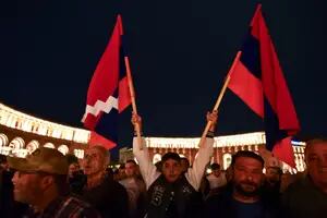 En una cumbre en Granada, Armenia y Azerbaiyán buscan sellar la paz tras la incursión azerí en Nagorno Karabaj