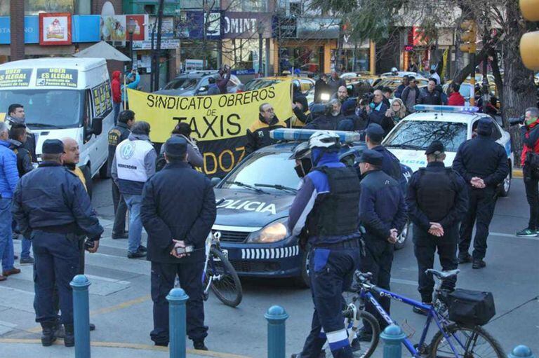 Los protestas mendocinos siguen su resistencia contra la reglamentación de Uber