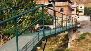 El puente costó el equivalente a US$1.500, mientras que lo presupuestado por las autoridades fue de US$81.000.