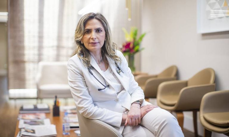 La médica intensivista brasileña Ludhmila Hajjar
