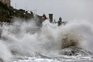 Alerta por un fuerte temporal con vientos de más de 70 km/h y olas de hasta cuatro metros