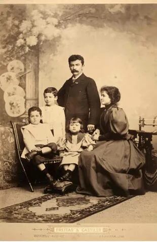 José Virginio Freitas Henriques y familia.