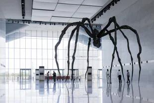 Maman (2012), escultura de Louise Bourgeois en el Qatar National Convention Center