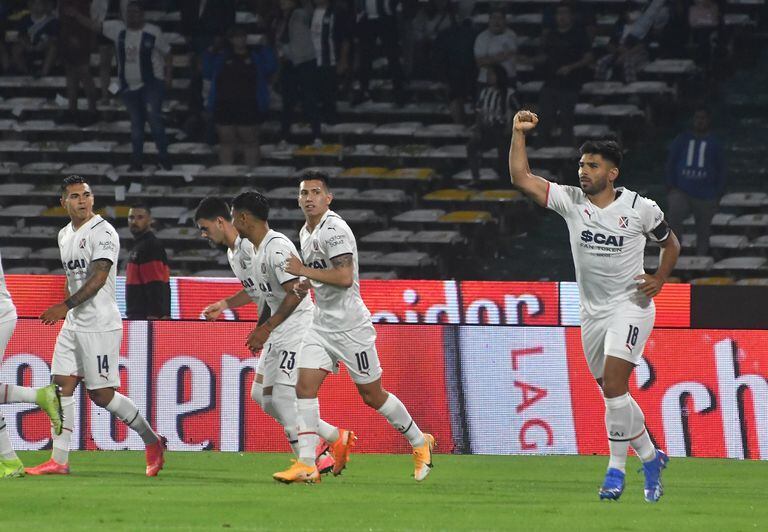 Un gol de Benavídez le dio el ¿último? triunfo a Falcioni en Independiente ante Talleres