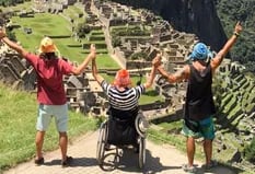 4 días después de su cirugía de corazón subió al Machu Picchu en silla de ruedas